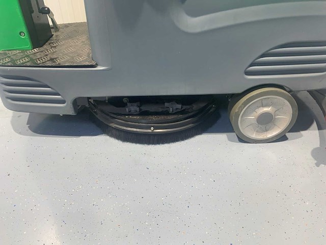 Stahlwerk - sw900 - industriële opzit schrobzuigmachine 24v - acculader - afbeelding 13 van  14