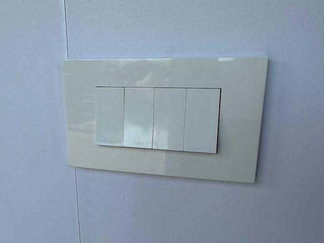 Stahlworks - eco 6000 a wit - tiny house / atelier / kantoor badkamer in midden en bed rechts - afbeelding 28 van  37