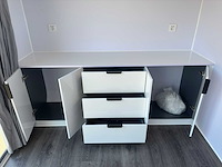 Stahlworks - eco 6000 a wit - tiny house / atelier / kantoor badkamer in midden en bed rechts - afbeelding 31 van  37