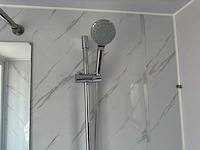Stahlworks - eco 6000 a wit - tiny house / atelier / kantoor badkamer in midden en bed rechts - afbeelding 33 van  37