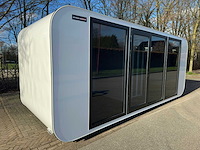 Stahlworks - eco 6000 a wit - tiny house / atelier / kantoor badkamer in midden en bed rechts - afbeelding 26 van  37