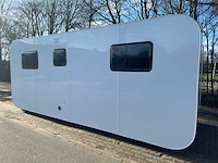 Stahlworks - eco 6000 a wit - tiny house / atelier / kantoor badkamer in midden en bed rechts - afbeelding 27 van  37