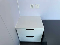 Stahlworks - eco 6000 a wit - tiny house / atelier / kantoor badkamer in midden en bed rechts - afbeelding 6 van  14