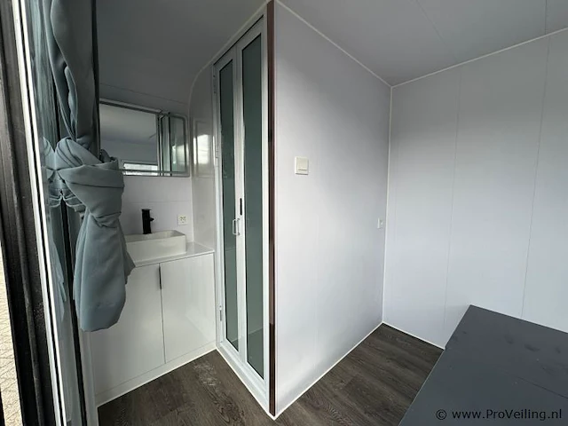 Stahlworks 4m-wit-a studio tiny house - afbeelding 7 van  16