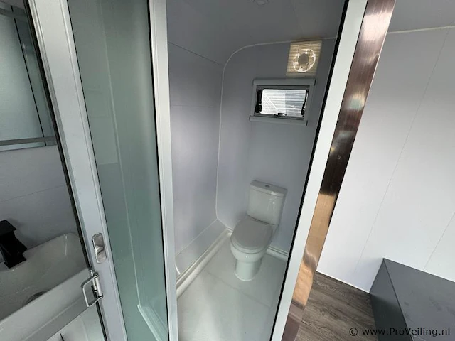 Stahlworks 4m-wit-a studio tiny house - afbeelding 13 van  16