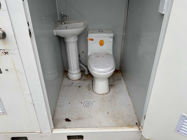 Stahlworks dubbel toilet sanitairunit transport schade - afbeelding 2 van  21