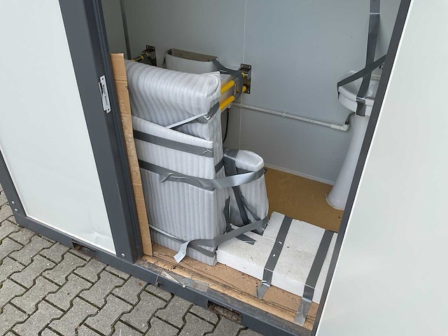 Stahlworks invalide toilet sanitairunit transportschade - afbeelding 20 van  22