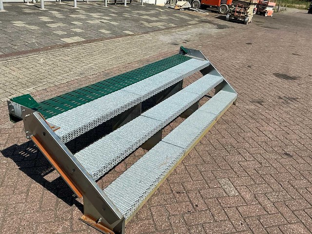 Stairs r.v.s gegalvaniseerd bordestrap - afbeelding 1 van  11