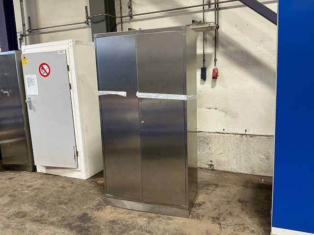 Stalen 2-deurs kast (5x) - afbeelding 1 van  1