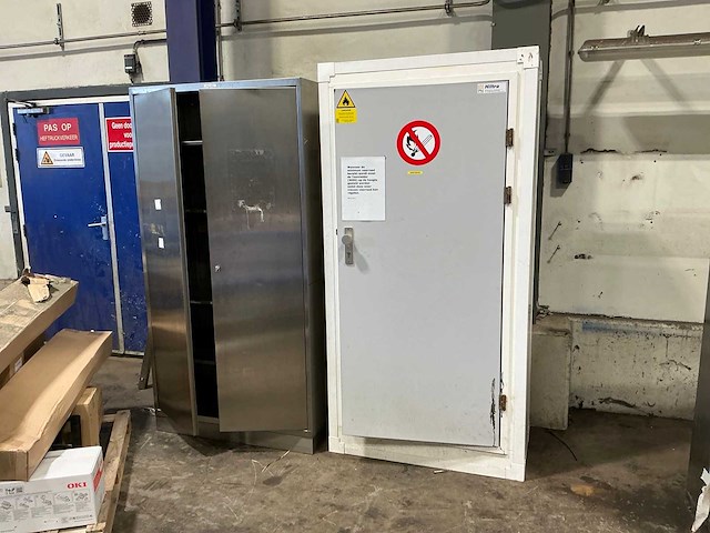 Stalen 2-deurs kast (5x) - afbeelding 2 van  2