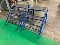 Stalen 3-treeds opstap (3x) - afbeelding 2 van  5