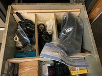 Stalen 4 ladenkast met militaria - afbeelding 2 van  13