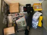 Stalen 4 ladenkast met militaria - afbeelding 3 van  13