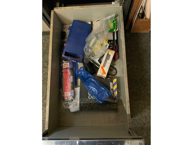 Stalen 4 ladenkast met militaria - afbeelding 4 van  13