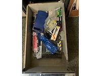 Stalen 4 ladenkast met militaria - afbeelding 4 van  13