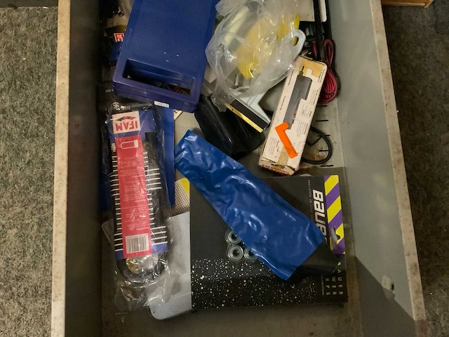 Stalen 4 ladenkast met militaria - afbeelding 5 van  13