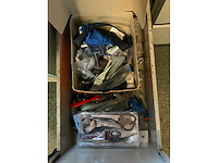 Stalen 4 ladenkast met militaria - afbeelding 2 van  14