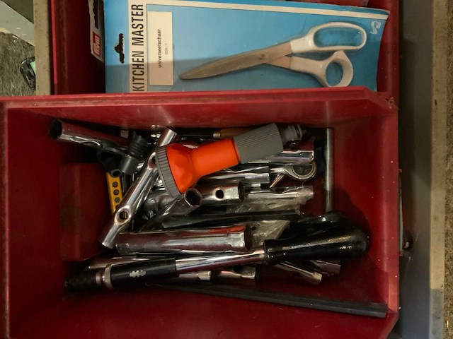 Stalen 4 ladenkast met militaria - afbeelding 5 van  14