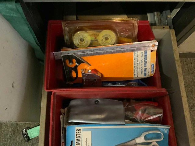 Stalen 4 ladenkast met militaria - afbeelding 6 van  14