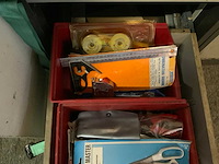 Stalen 4 ladenkast met militaria - afbeelding 6 van  14