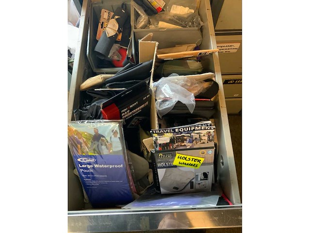 Stalen 4 ladenkast met militaria - afbeelding 11 van  14