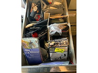 Stalen 4 ladenkast met militaria - afbeelding 11 van  14