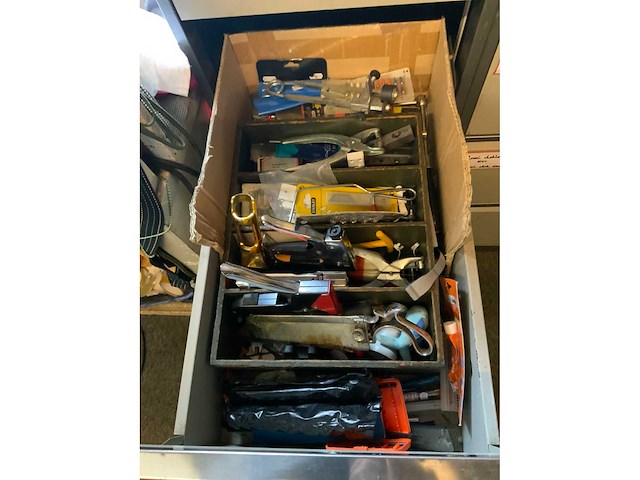 Stalen 4 ladenkast met militaria - afbeelding 12 van  14