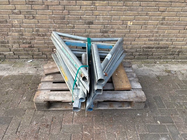 Stalen a-voet voor schrikhek (9x) - afbeelding 1 van  3