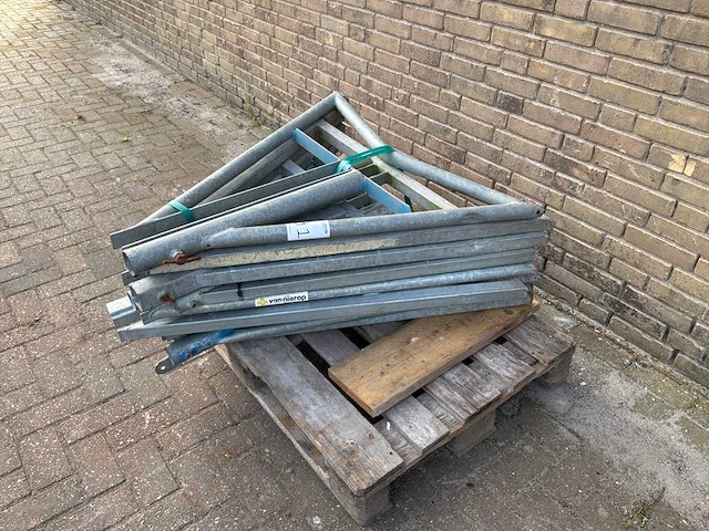 Stalen a-voet voor schrikhek (9x) - afbeelding 2 van  3