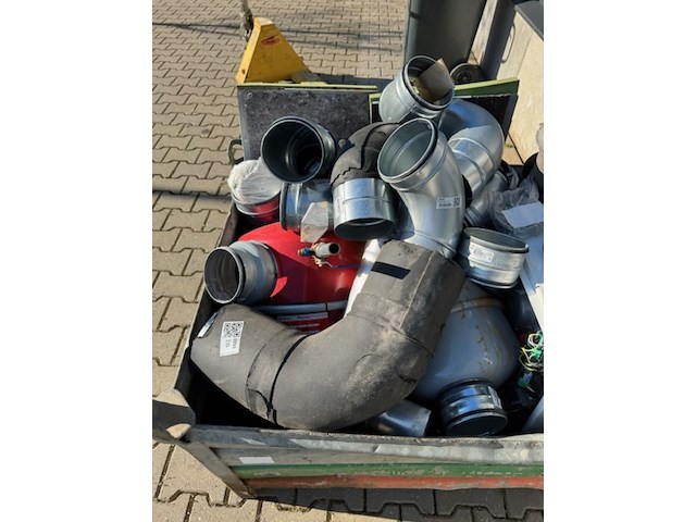 Stalen bak met metaalschroot - afbeelding 4 van  5