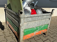 Stalen bak met metaalschroot - afbeelding 5 van  5