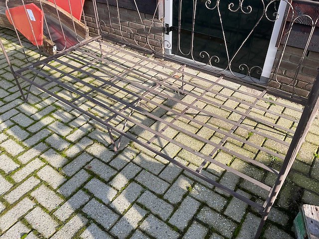 Stalen bed - afbeelding 3 van  4