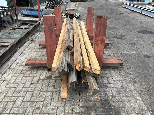 Stalen bok met hout - afbeelding 2 van  4