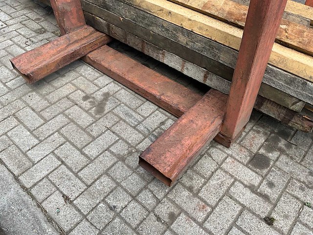 Stalen bok met hout - afbeelding 4 van  4