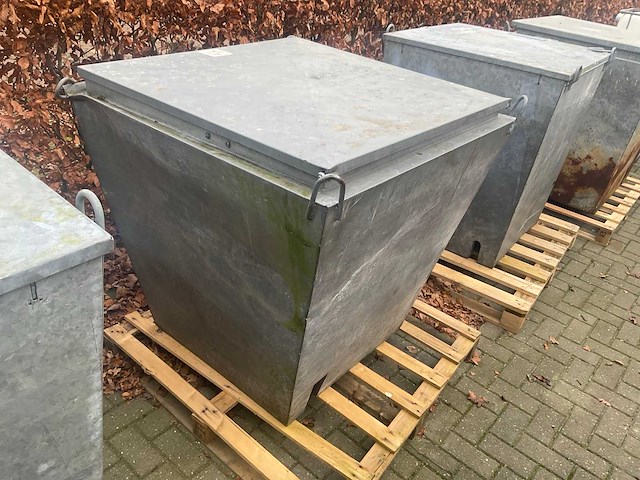 Stalen bouwwaterput - afbeelding 1 van  4