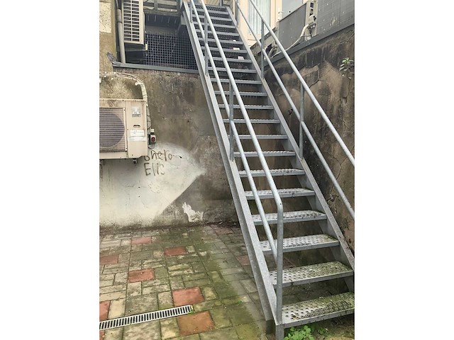 Stalen buiten (vlucht) trap - afbeelding 7 van  8