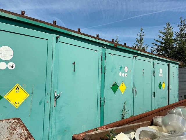 Stalen chemische opslagcontainer / milieucontainer met lekbak - afbeelding 9 van  17