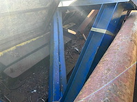 Stalen container met diverse inhoud - afbeelding 3 van  17
