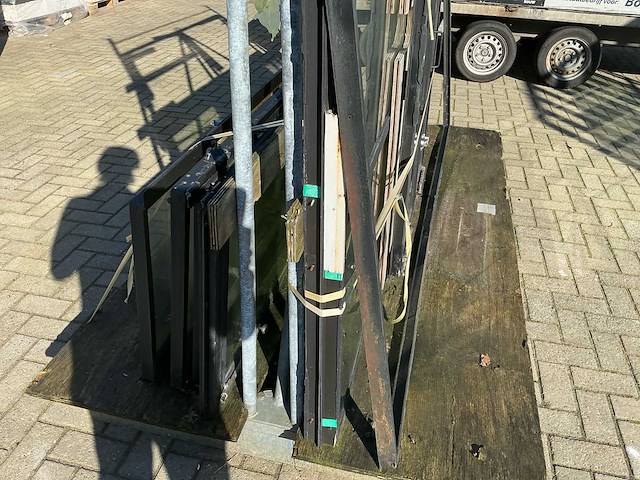 Stalen deuren+kozijnen zwart een complete pui - afbeelding 4 van  14