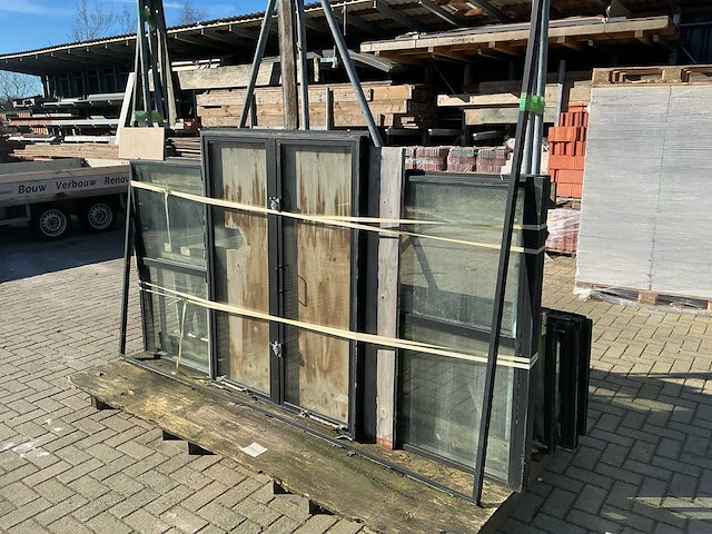 Stalen deuren+kozijnen zwart een complete pui - afbeelding 10 van  14