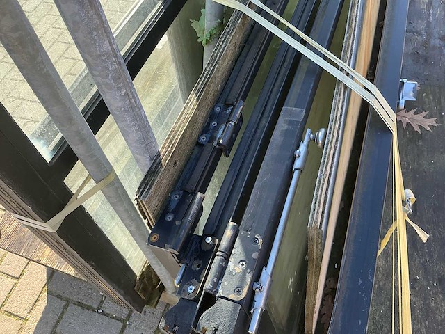 Stalen deuren+kozijnen zwart een complete pui - afbeelding 14 van  14
