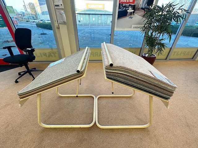Stalen display met samples vloerbedekking (10x) - afbeelding 1 van  3
