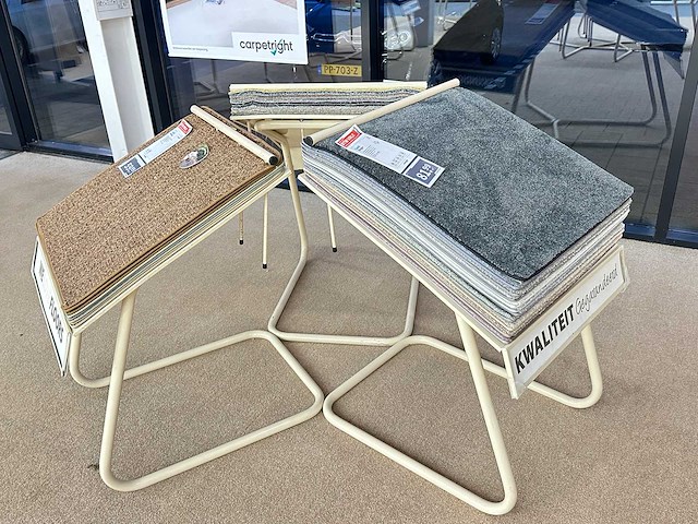 Stalen display met samples vloerbedekking (18x) - afbeelding 1 van  5