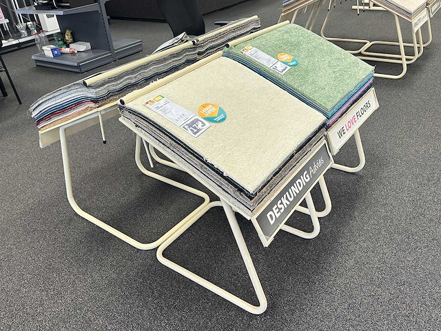 Stalen display met samples vloerbedekking (20x) - afbeelding 1 van  6