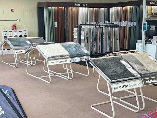 Stalen display met samples vloerbedekking (28x) - afbeelding 2 van  4