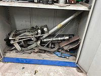 Stalen draaideurkast met inhoud - afbeelding 3 van  6