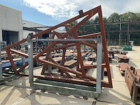 Stalen frames in bok - afbeelding 6 van  9