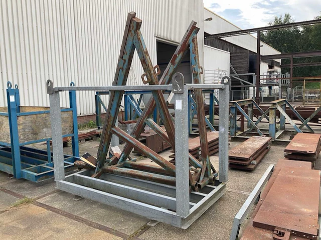 Stalen frames in bok - afbeelding 1 van  8