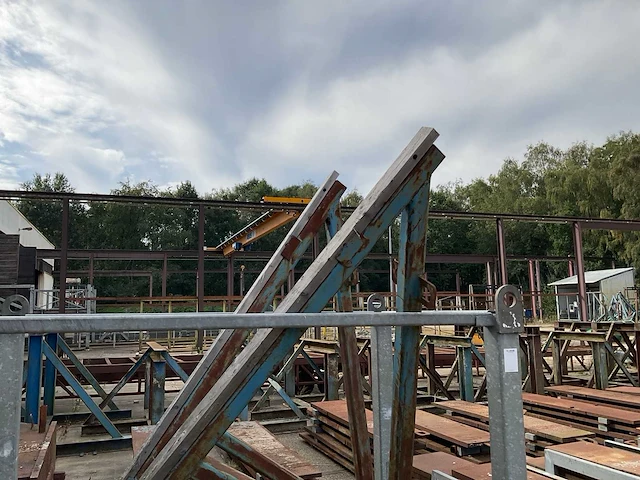 Stalen frames in bok - afbeelding 7 van  8