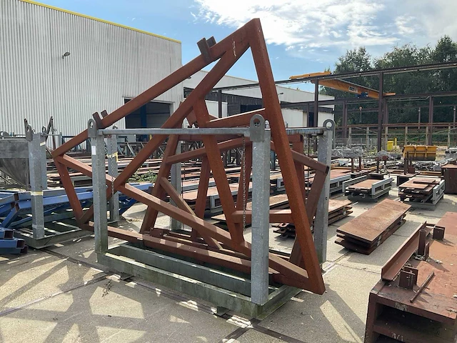 Stalen frames in bok - afbeelding 4 van  9